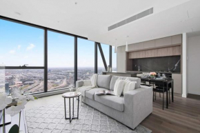 A Lux 2BR Apt Next to Southern Cross City Views